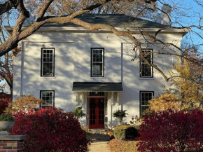 909 & Vine Photo Worthy Home With Pool